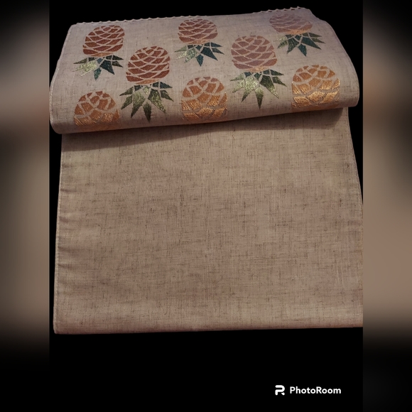 Embroidered Pineapple Tablerunner NWT - Picture 4 of 9
